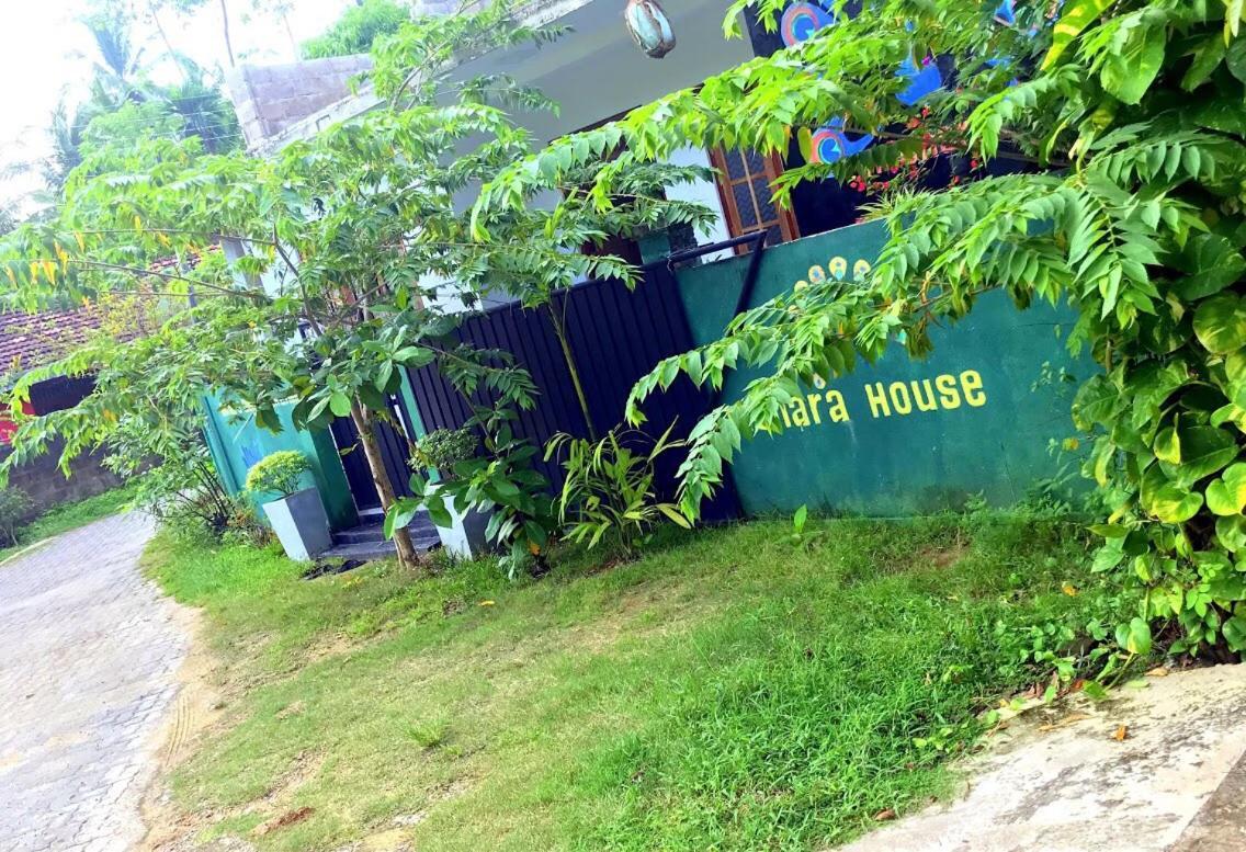 Monara Backpacker Inn Unawatuna Extérieur photo