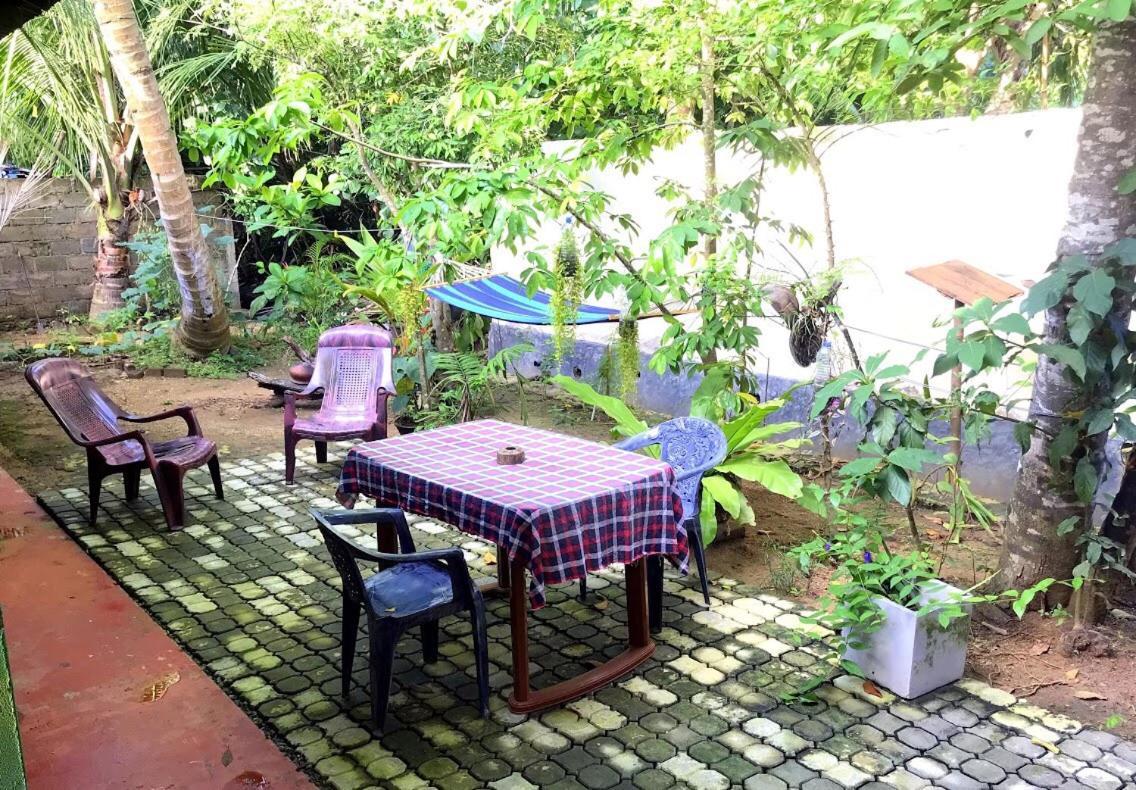 Monara Backpacker Inn Unawatuna Extérieur photo